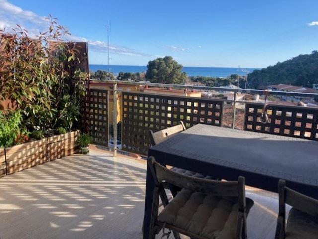 Apartamento Con Vistas Al Mar กาสเตย์เดเฟลส์ ภายนอก รูปภาพ